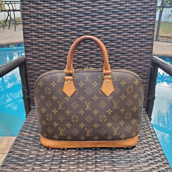 authentic louis vuitton alma pm - Picture 15 of 16
